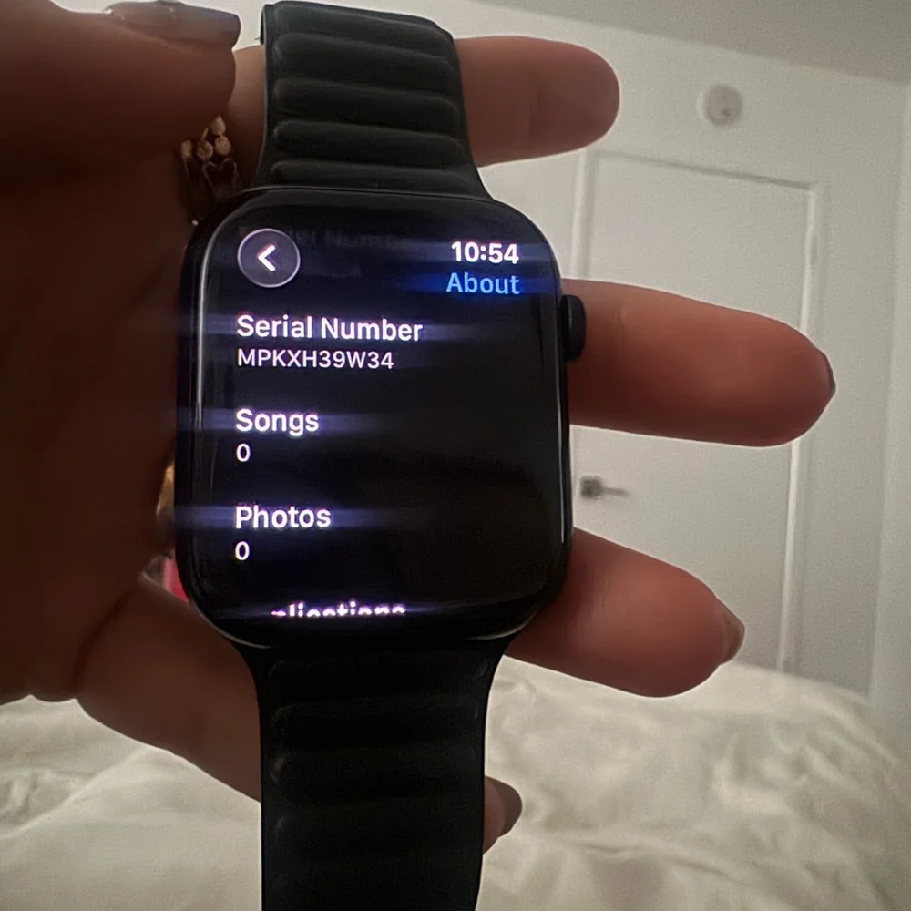 APPLE WATCH Series 8 GPS 32GB with Apple Leather Link Magnetic Sports Band 45mm